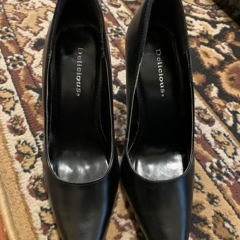 Delicious Women's Black Pumps